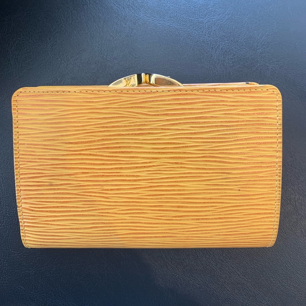 Louis Vuitton Wallet! - Picture 2 of 4